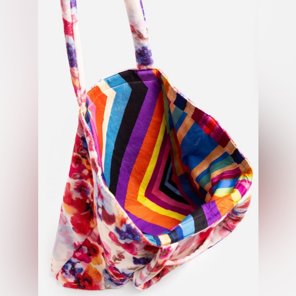 JOHNNY WAS SUMMER DAYS TERRY
BEACH TOTE. PRETTY FLORAL PATTERN. NWT. - Picture 2 of 8